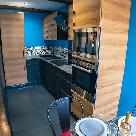 Appartement Climatise, Plein Centre, Garage *