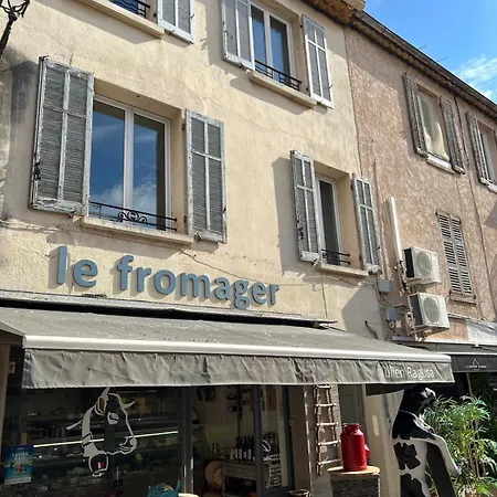 Appartement Climatise, Plein Centre, Garage